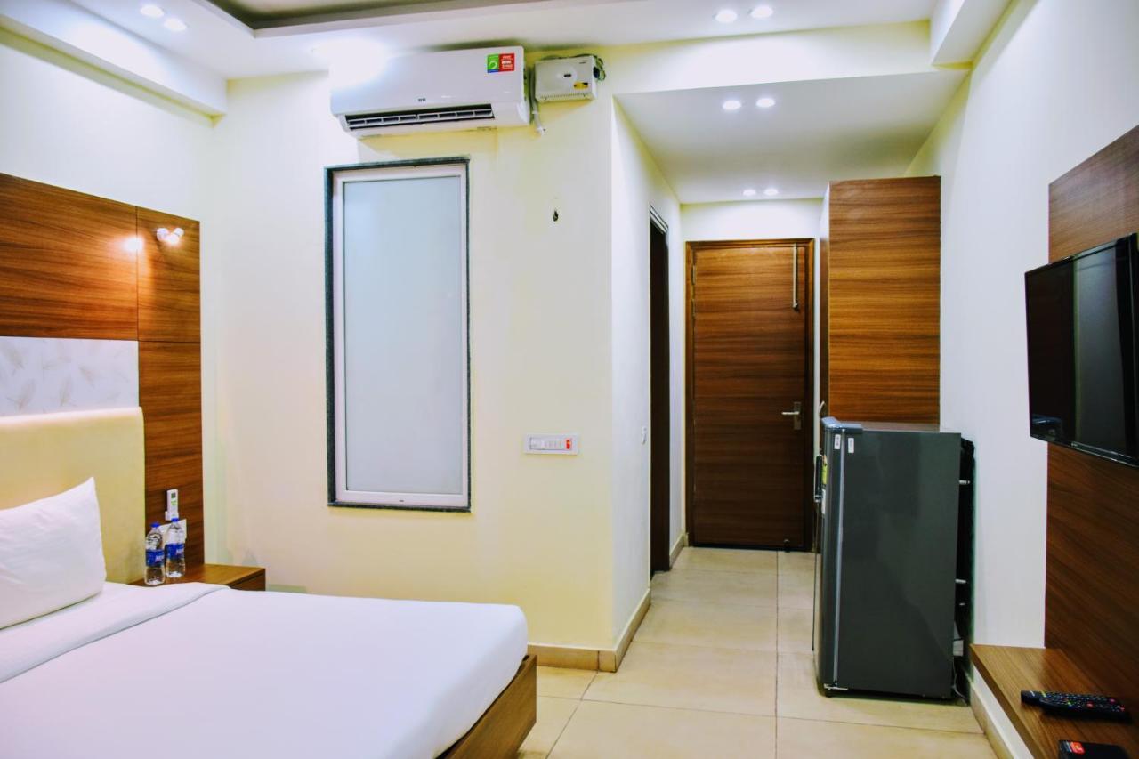 Hotel When In Gurgaon - Opposite To Artemis Hospital מראה חיצוני תמונה