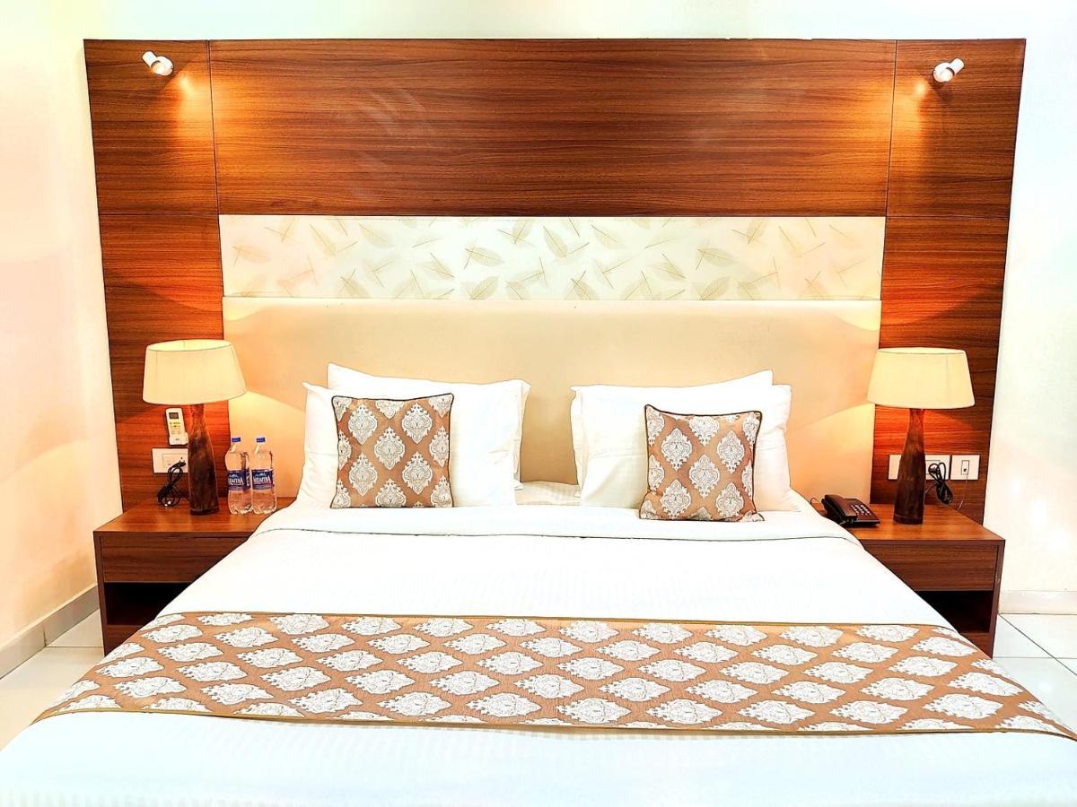 Hotel When In Gurgaon - Opposite To Artemis Hospital מראה חיצוני תמונה