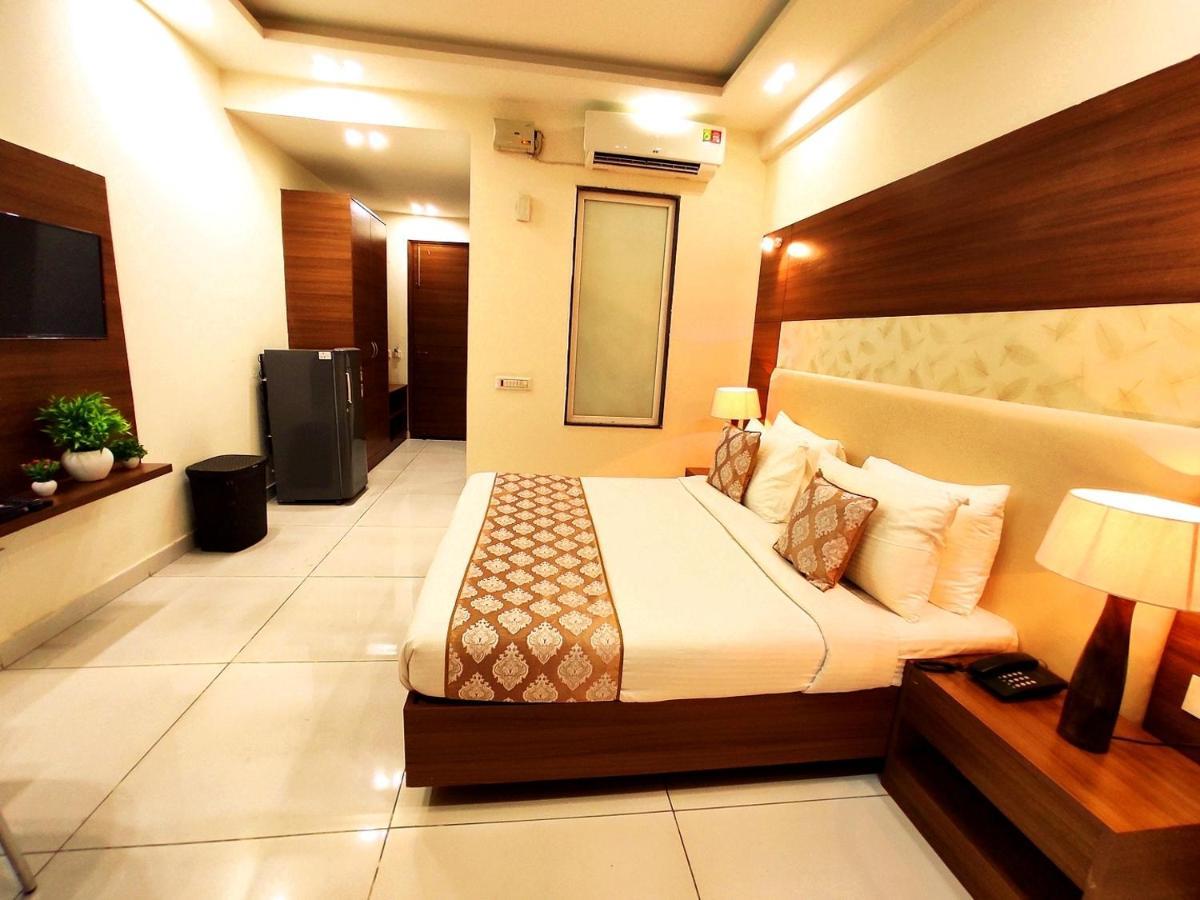 Hotel When In Gurgaon - Opposite To Artemis Hospital מראה חיצוני תמונה