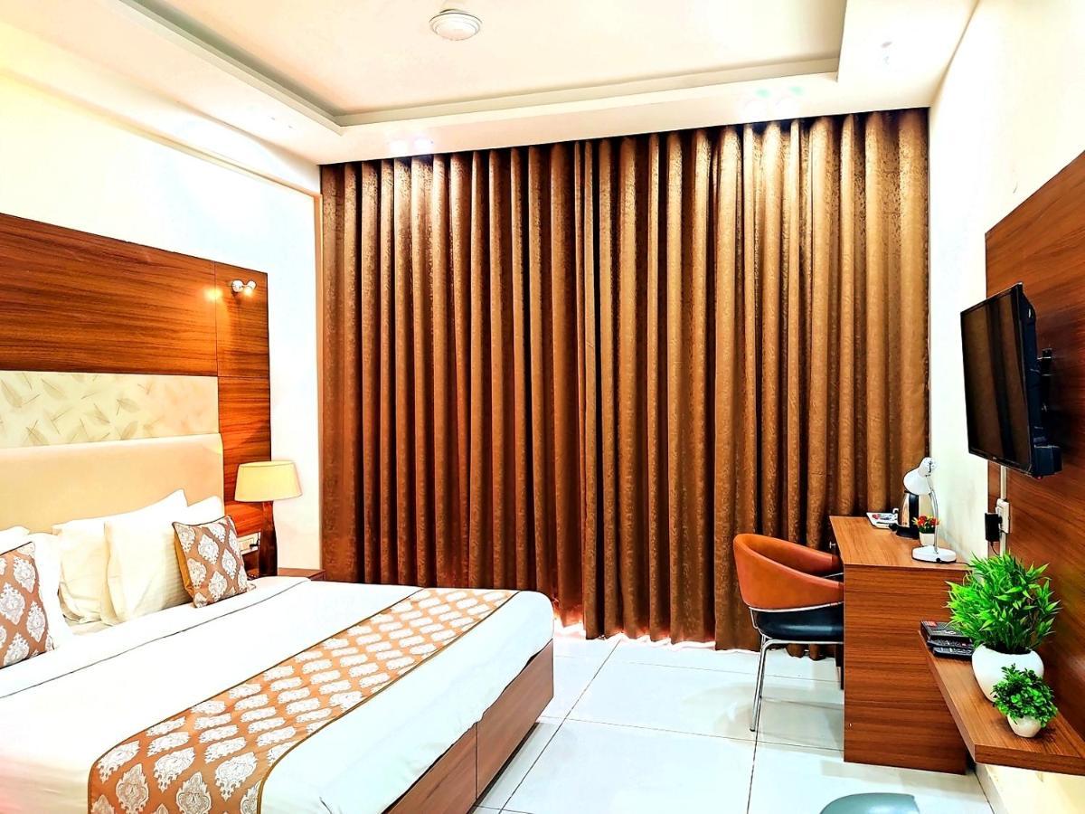 Hotel When In Gurgaon - Opposite To Artemis Hospital מראה חיצוני תמונה